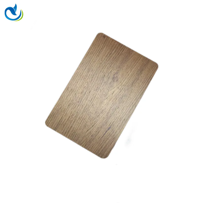 Rivestimento murale Spc di nuova generazione impermeabile al 100%.