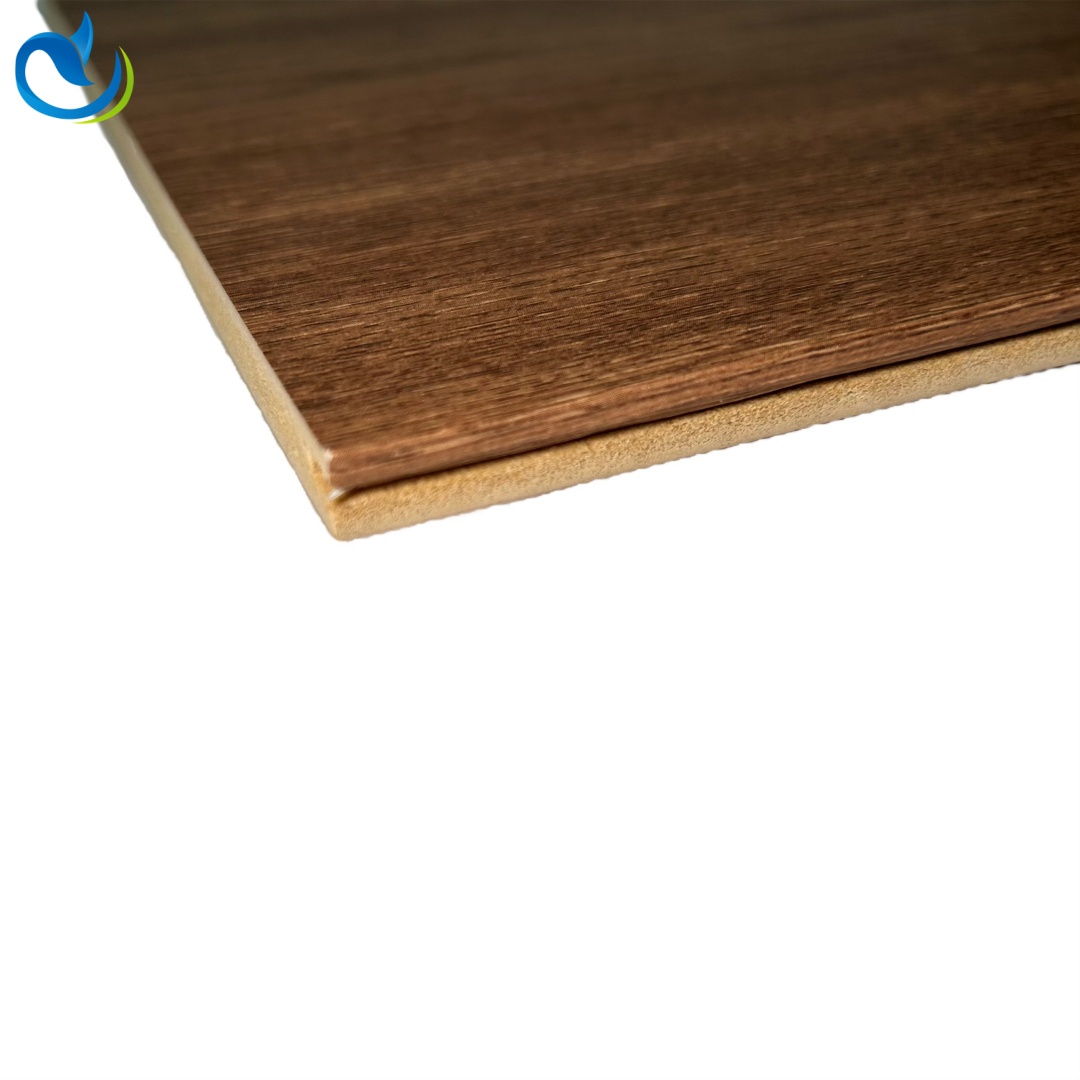 Pannelli murali in legno e cristallo di carbonio